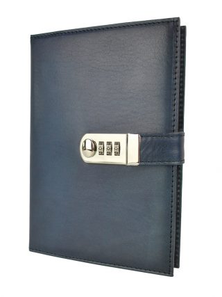 Kožený zápisník XXL s číselným zámkom v tmavo modrej farbe, ručne tieňovaný