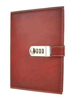 Kožený zápisník XXL s číselným zámkom v tmavo červenej farbe, ručne tieňovaný