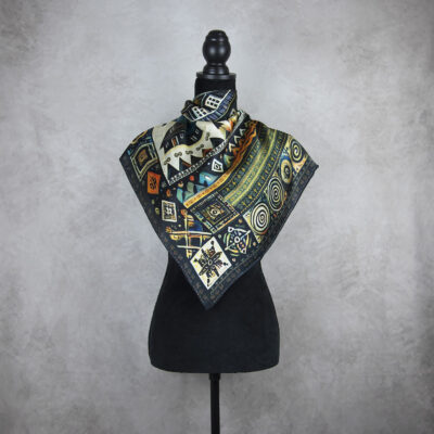Hodvábna šatka ČIČMANY - ČIERNO-FAREBNÉ, 90 x 90cm, Vyrobené na Slovensku