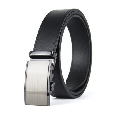 Kožený bezdierkový opasok s automatickou prackou v čiernej farbe