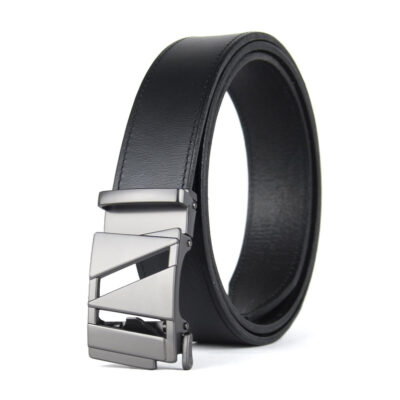 Kožený bezdierkový opasok s automatickou prackou v čiernej farbe