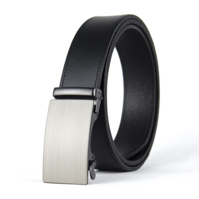 Kožený bezdierkový opasok s automatickou prackou v čiernej farbe