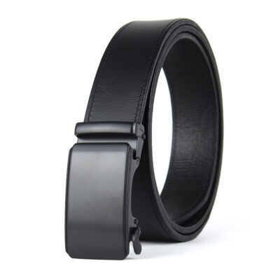 Kožený bezdierkový opasok s automatickou prackou v čiernej farbe