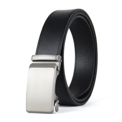 Kožený bezdierkový opasok s automatickou prackou v čiernej farbe