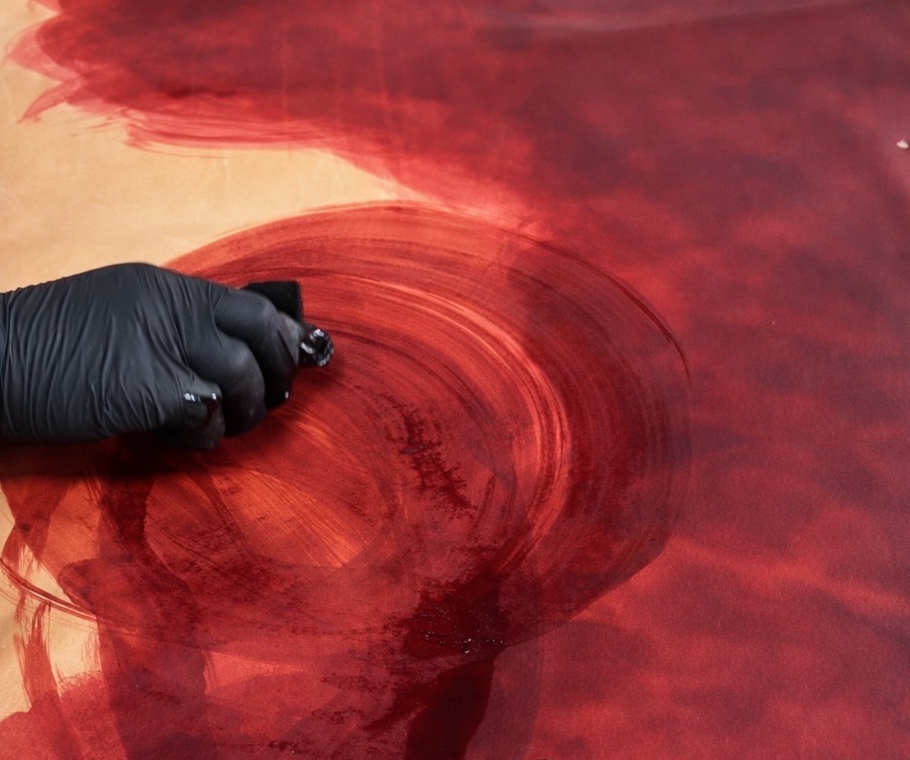 Ručné spracovanie kože v dielni OPASOK.eu